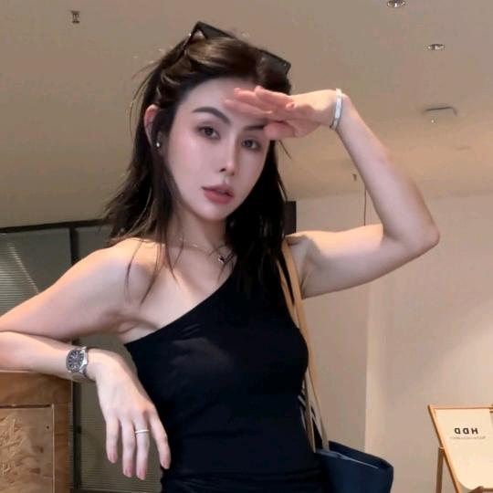 侯晶晶（轻奢女装）