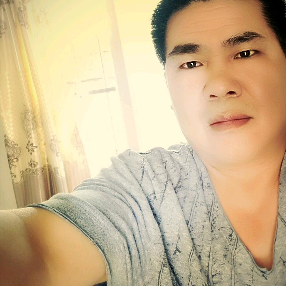《追  云》