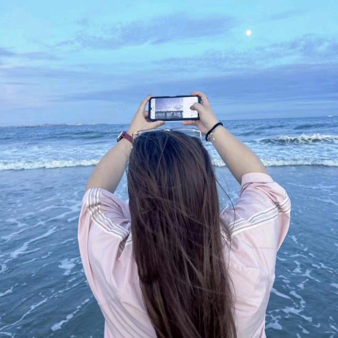 在永康卖欧派门的小胖妹 .