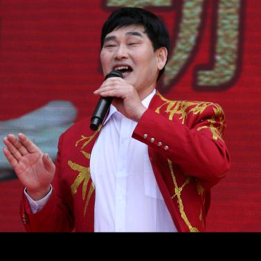 大衣哥演出号