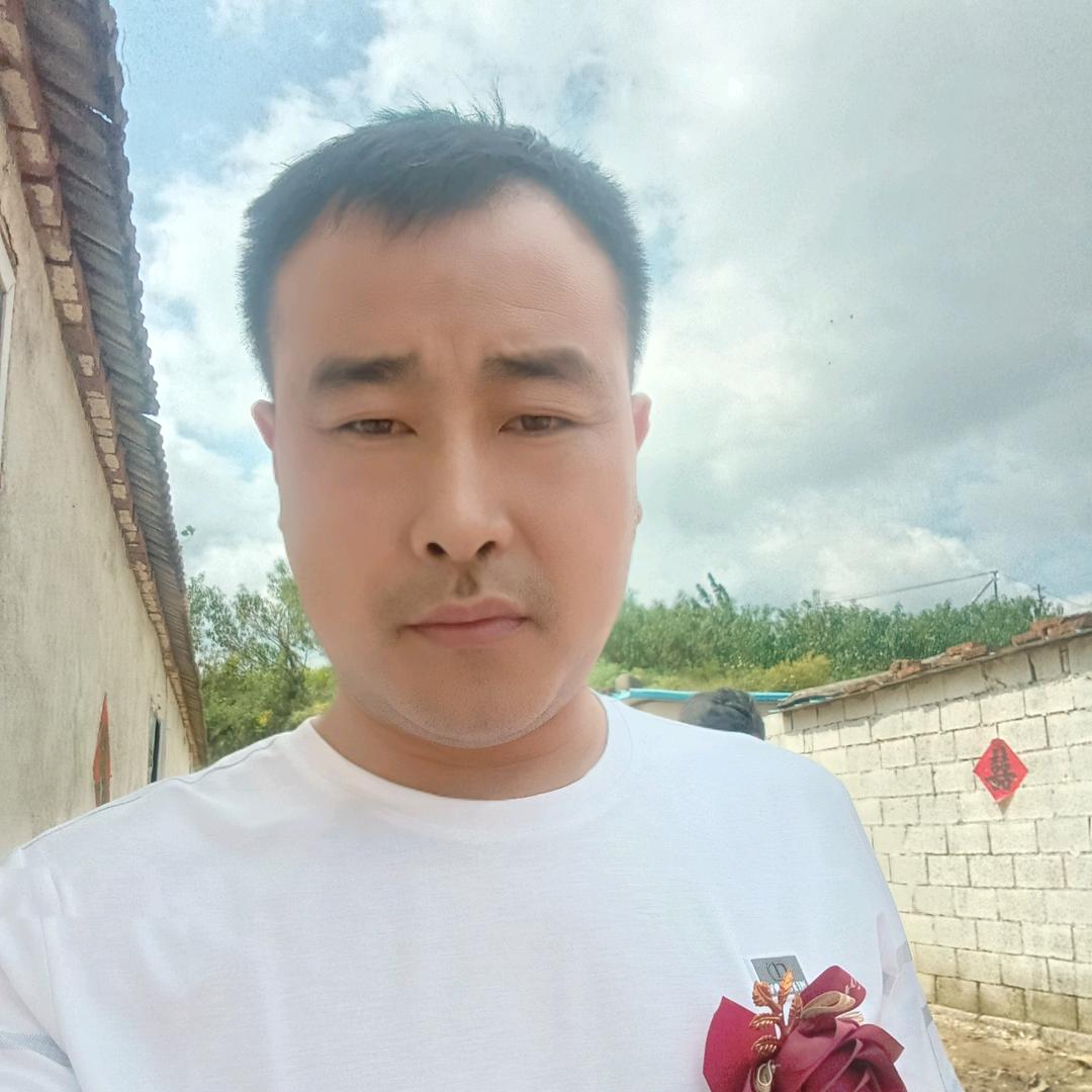 日照亿成达岩板 侯