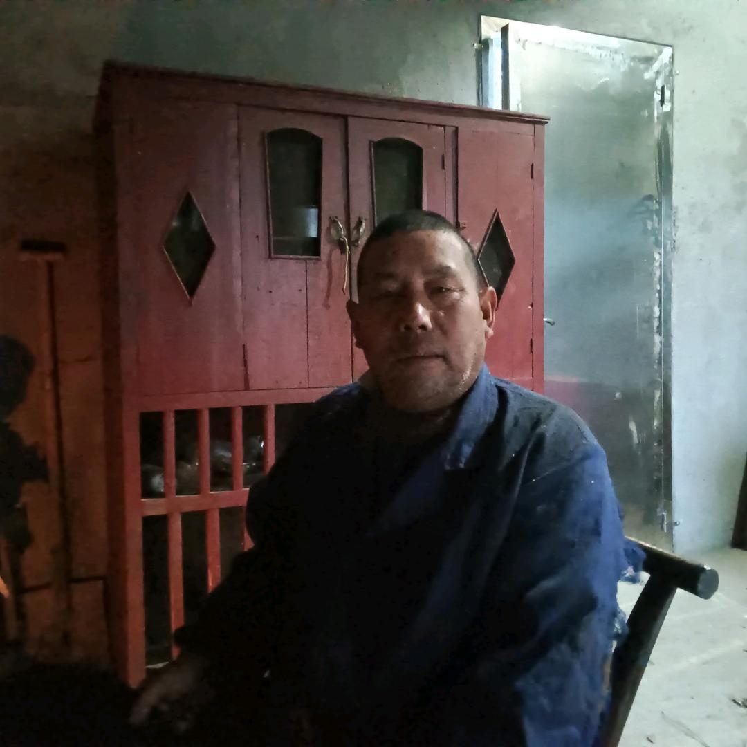 覃事武  黄虎港村