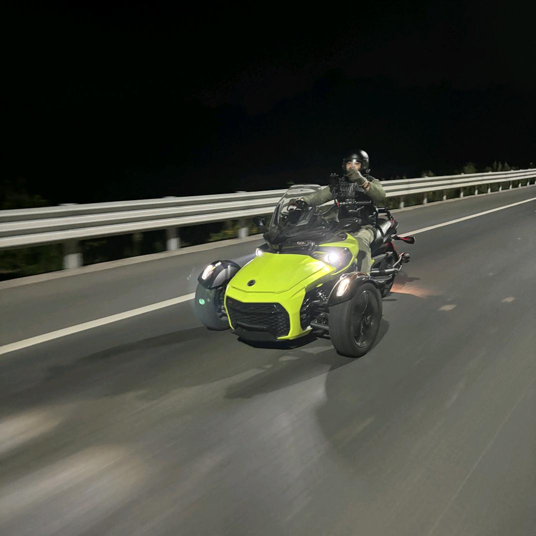 会骑摩托的岳云鹏