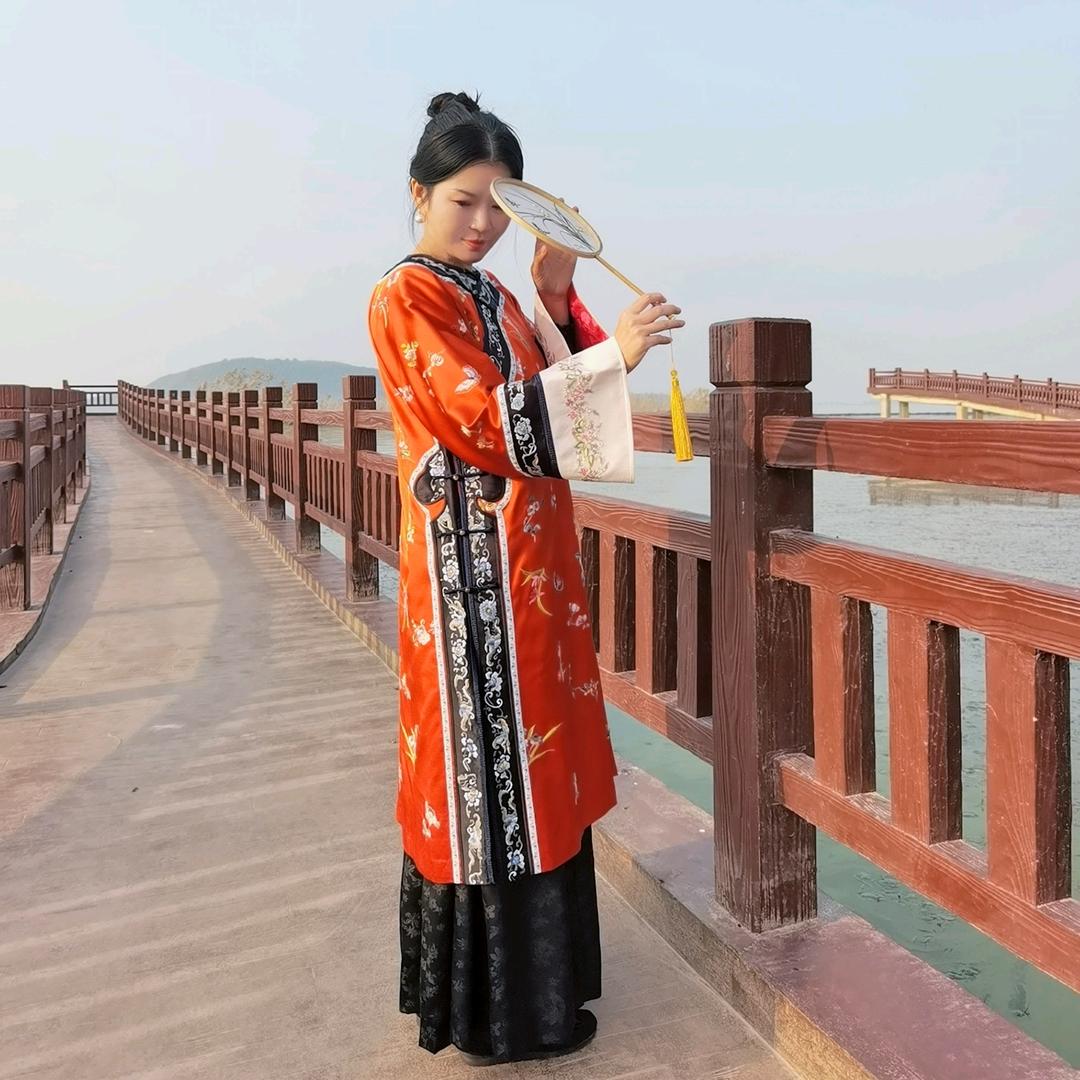堂前燕爱苏绣