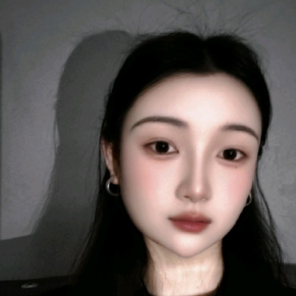 在松挑做家具的小齐
