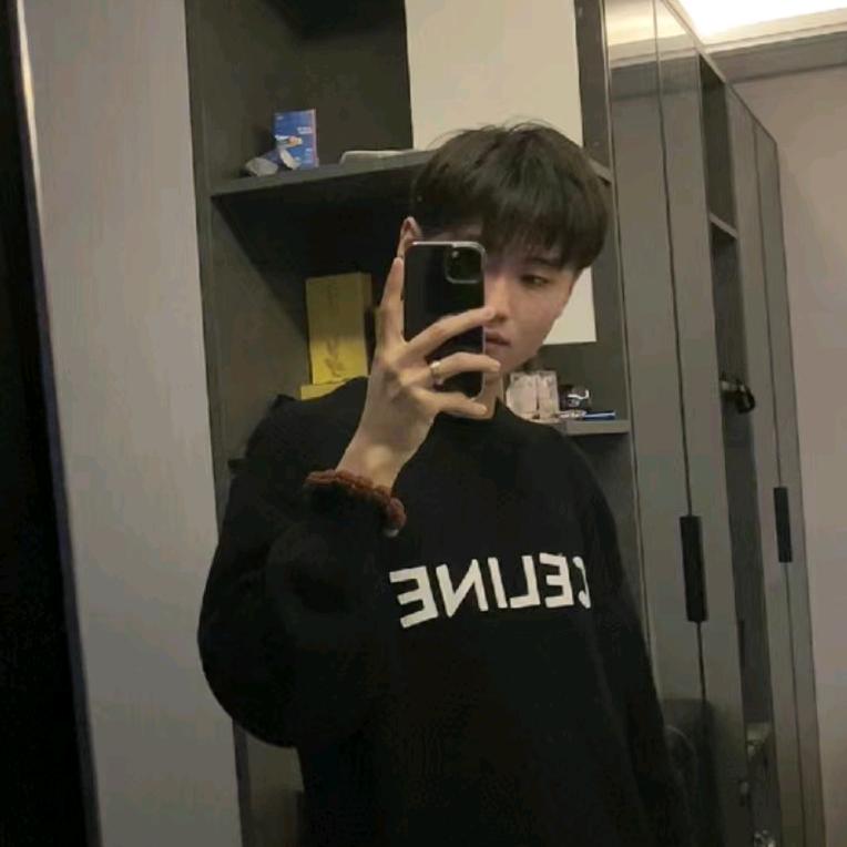Kㅤ