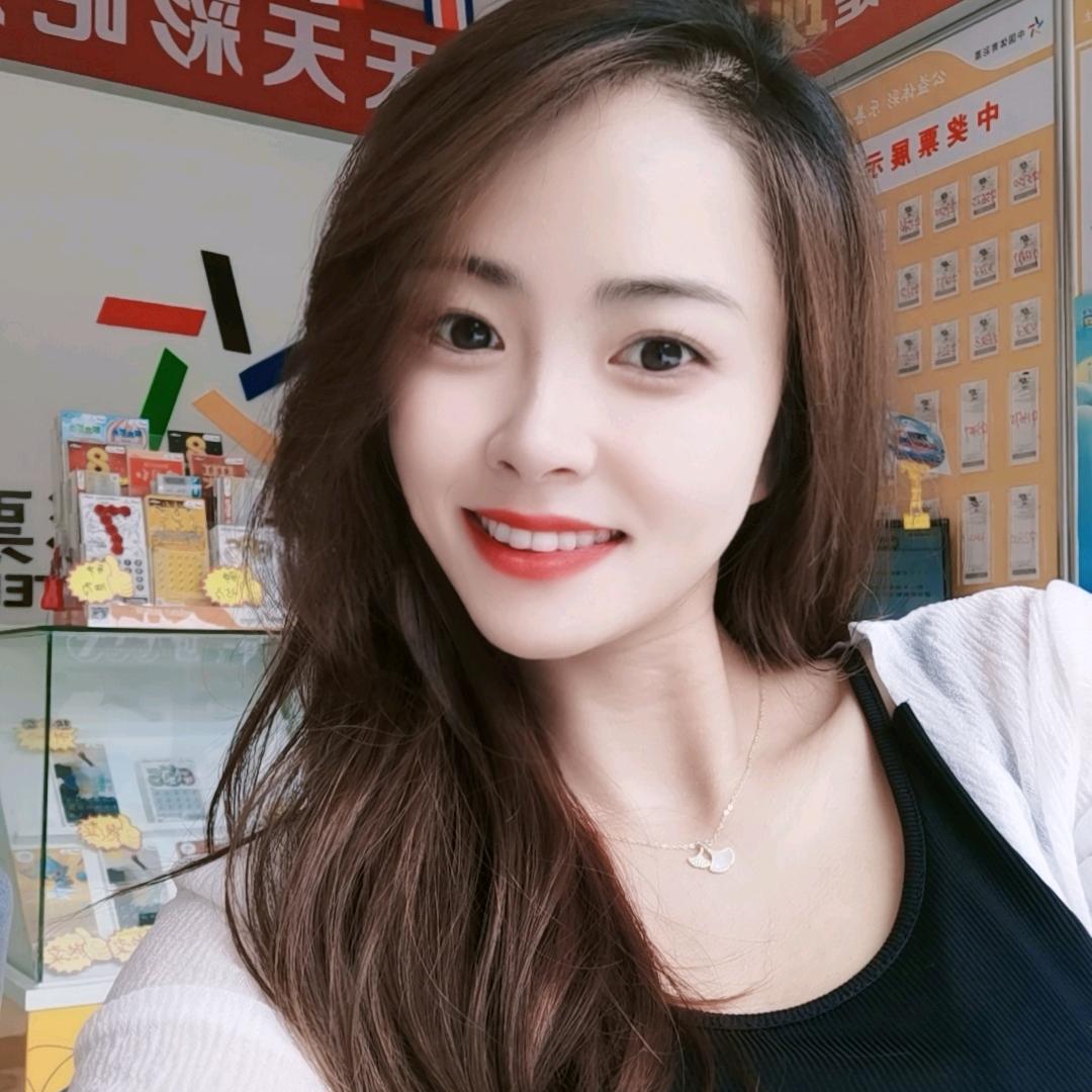 体彩店老板娘