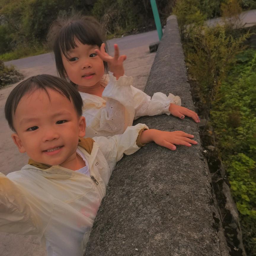 是恩恩和凡凡呀！