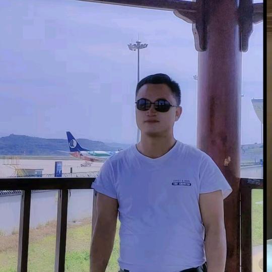 快乐人生。有报驾驶证的联系我 价钱优惠