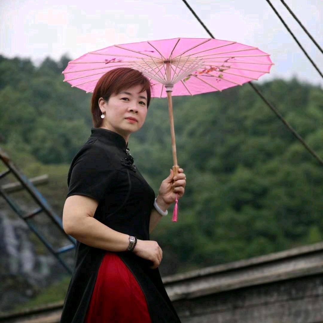 茉莉八月