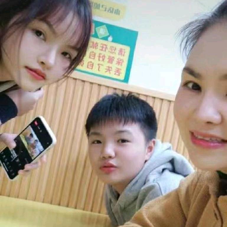 跑车的哥；孤狼