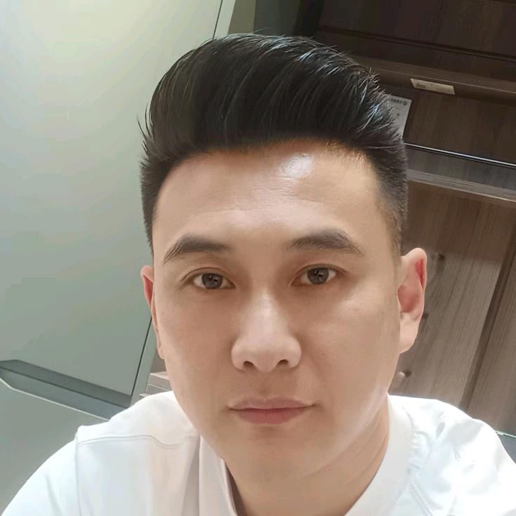 主持人骆诚