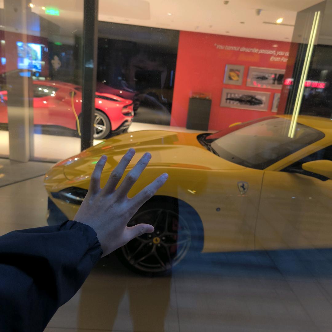 一个快乐的小辉