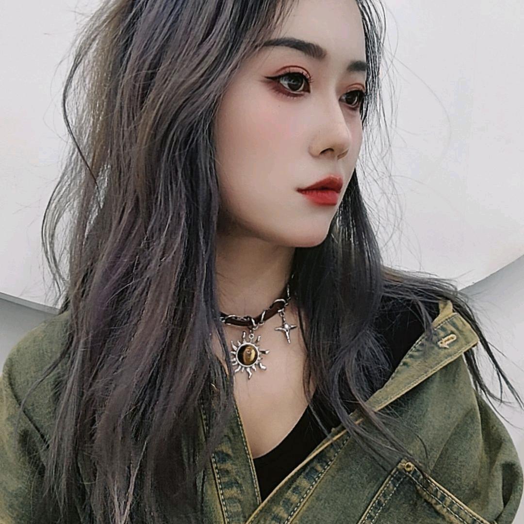 小白   妆造