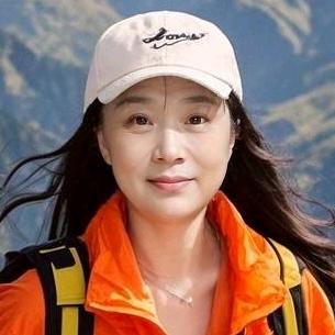 英英大姐对口型唱歌