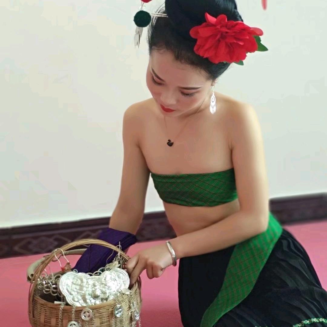 嘎语假-苗族