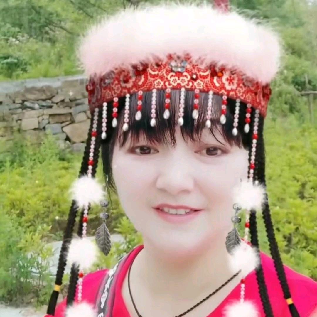 苗族姑娘（何晓丽）