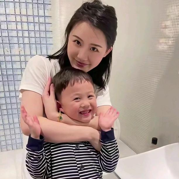 六宝妈咪