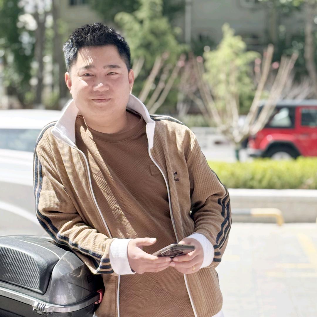 憨头老板在仙桃。