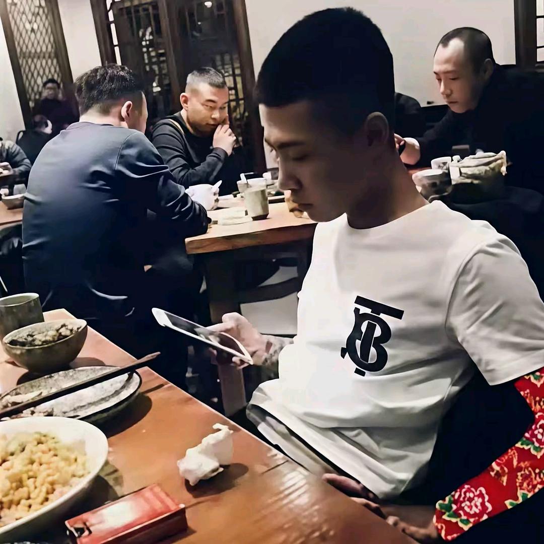 帅也不能当饭吃