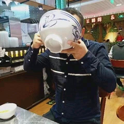 大嘴爱吃喝