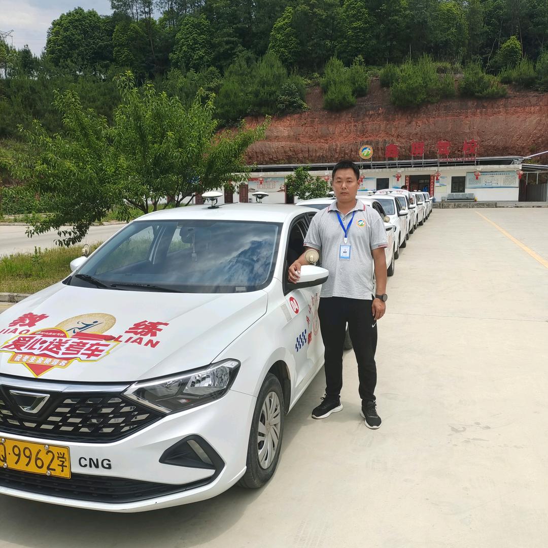 屏山鑫屏驾校江教练1599030982