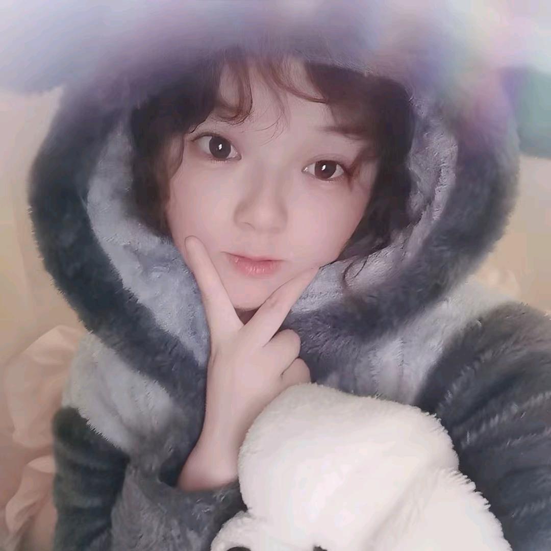 ʟ̆̈ᴜ̆̈ᴄ̆̈ᴋ̆̈ʏ̆̈  🧡