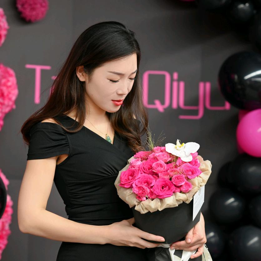 丹丹在建德卖咖啡