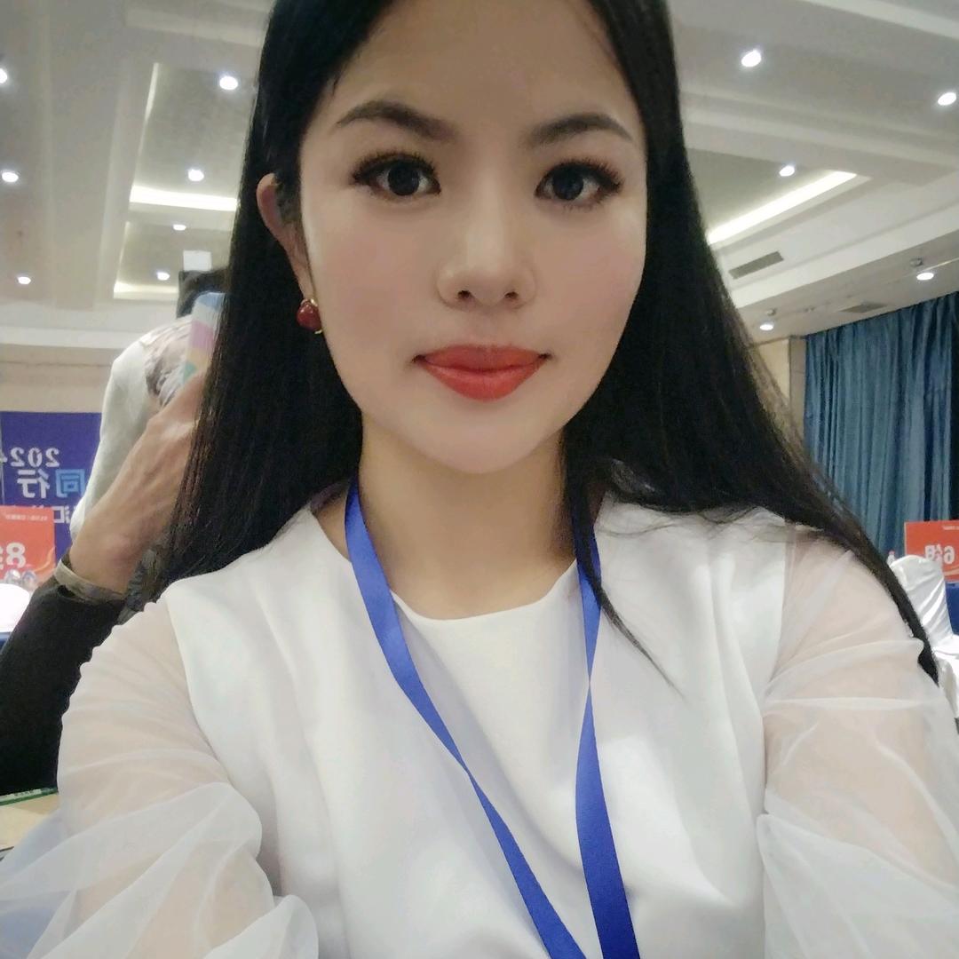 新疆牧区女孩