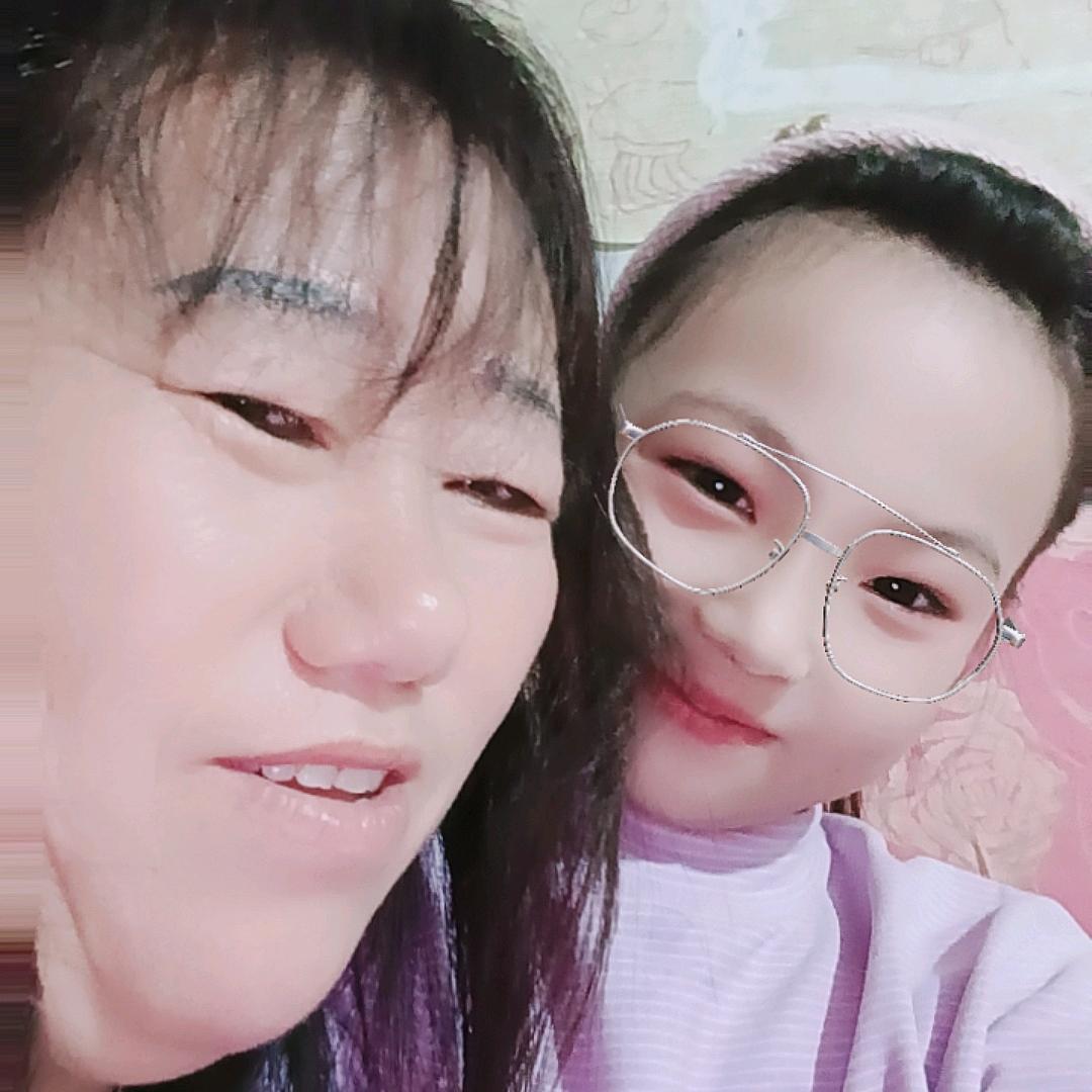李诺雅与李谦的奶奶💖