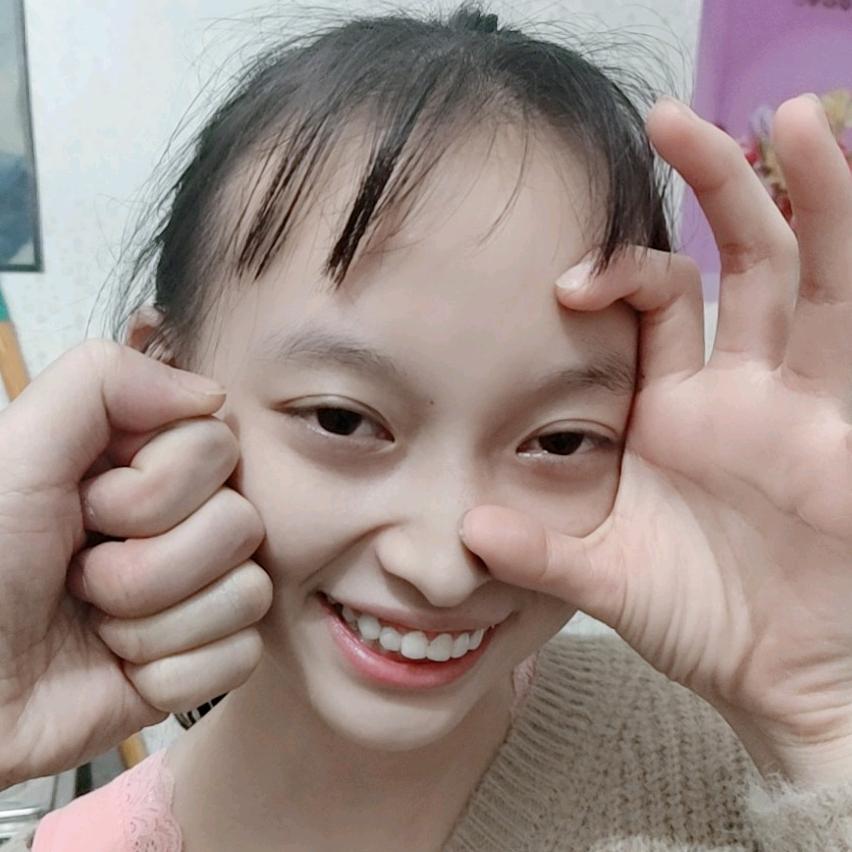 小小容（关注必回）