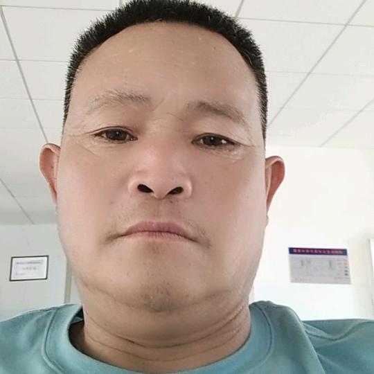 四处奔跑
