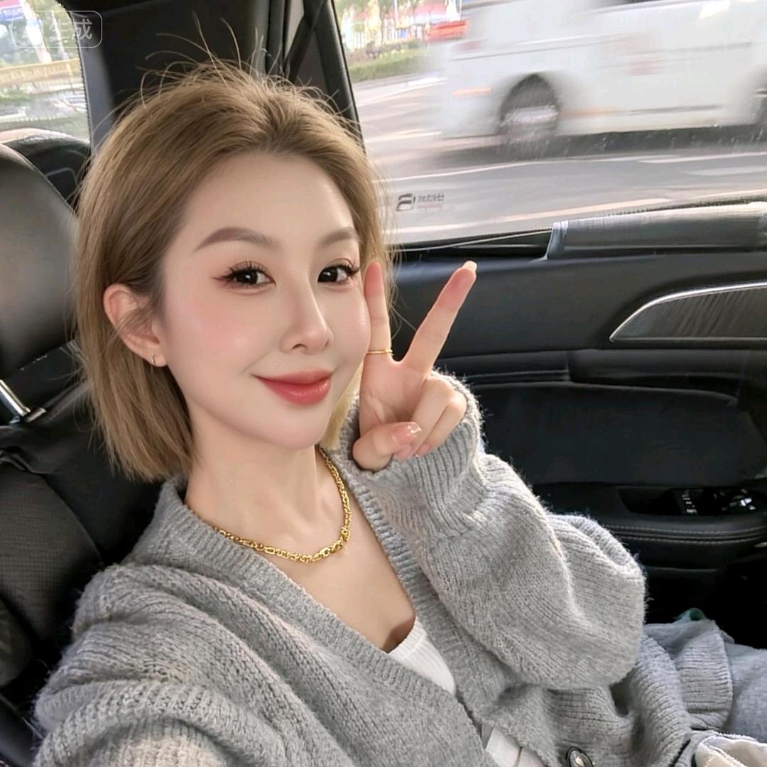 国贸潮街蔓子女装