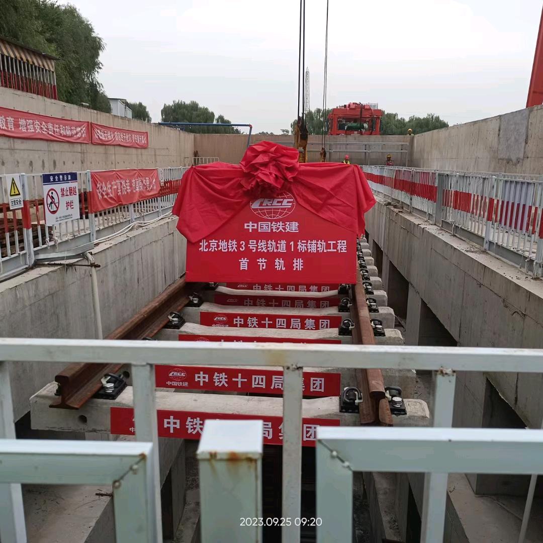 ぷ哼着跑调的小情歌