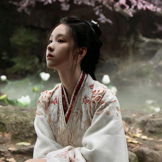 浅浅并不深头像