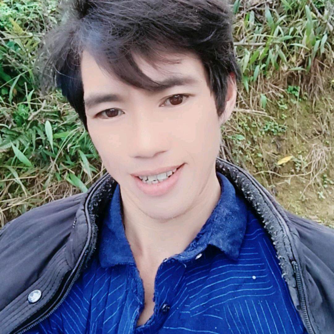 农村幺哥喂猪人