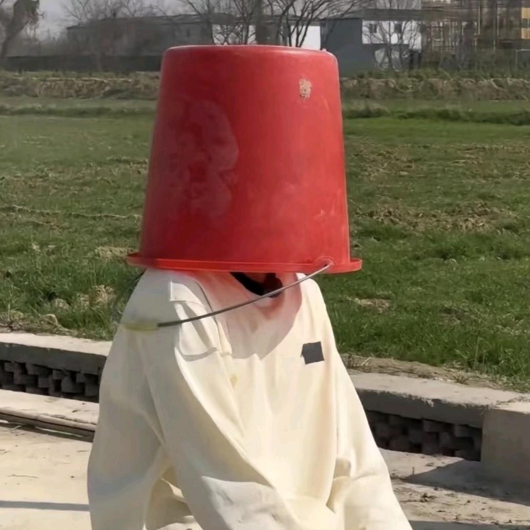 一口一个毛绒狗