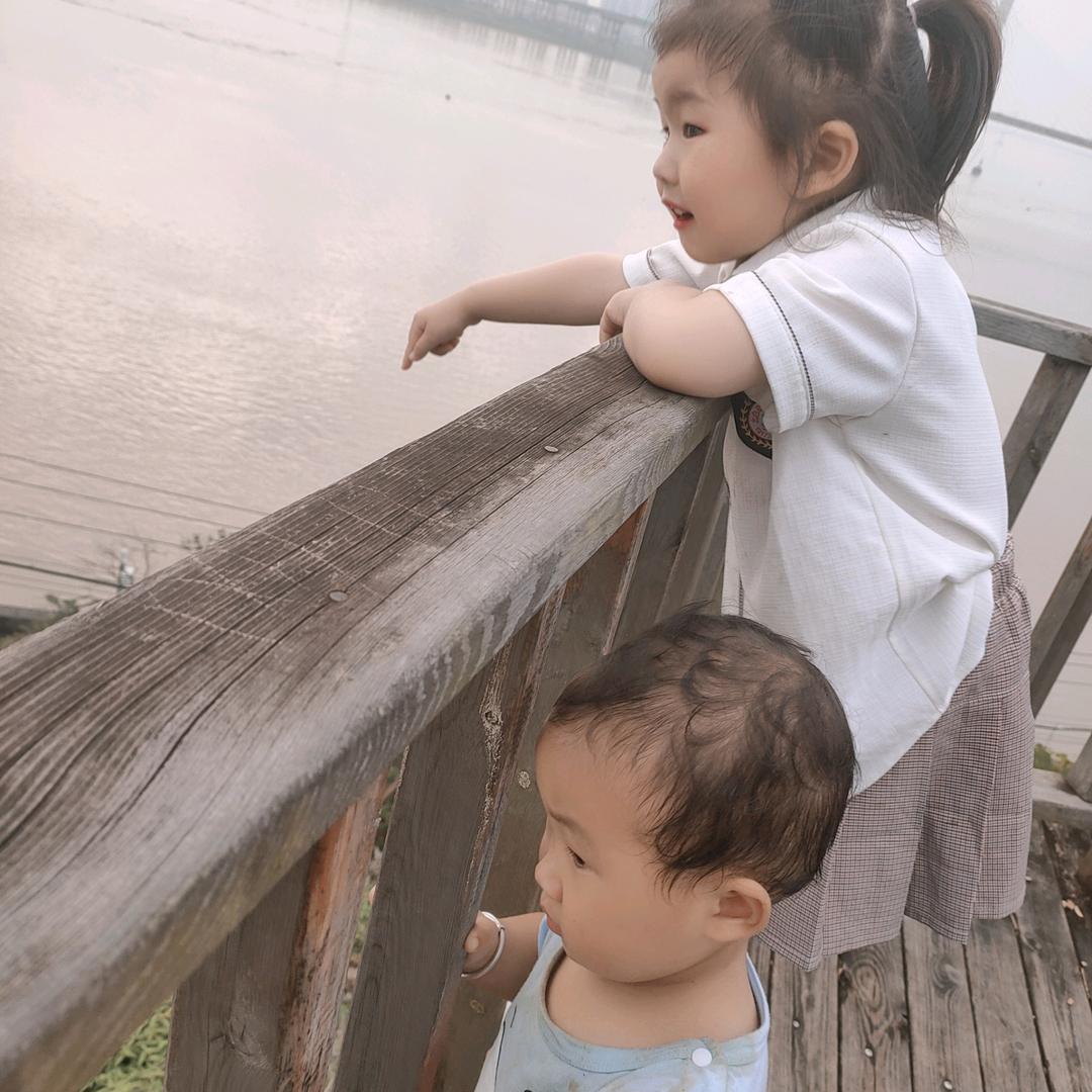 @谷百万·