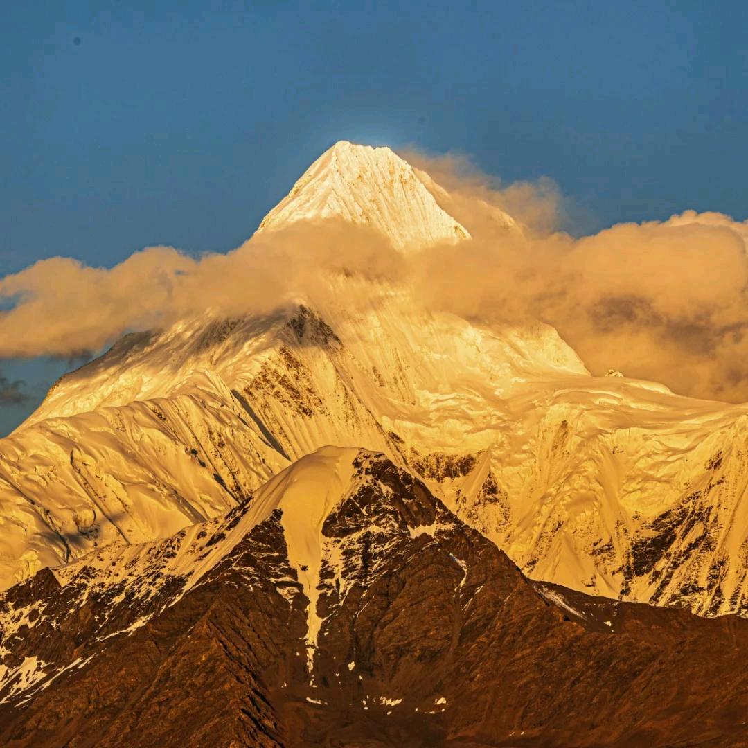 贡嘎雪山