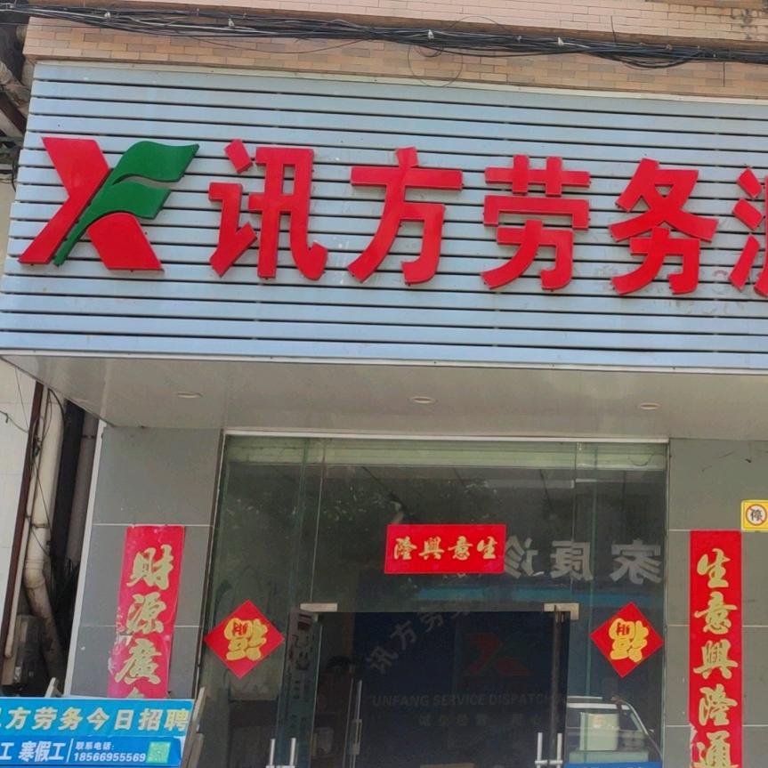 她像个纪念品