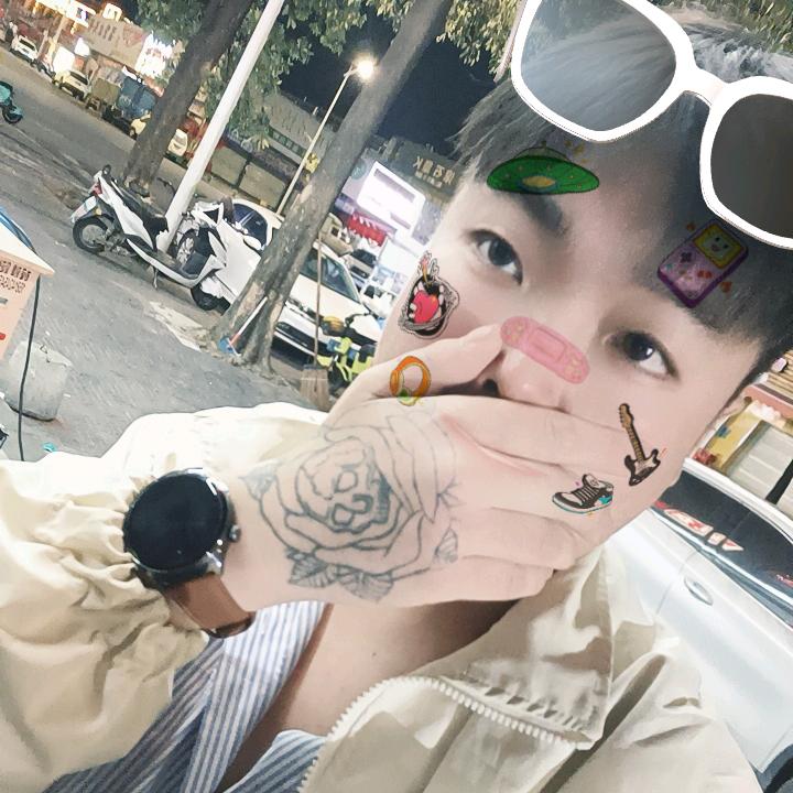 杨洋很孤单