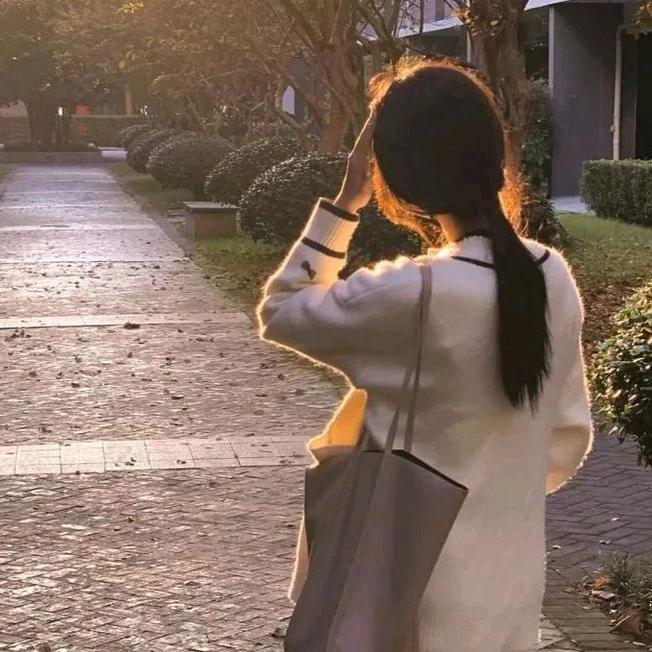 知书达李女士