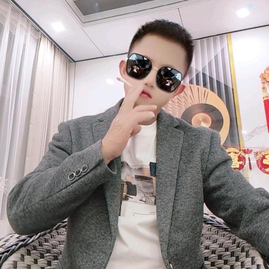 无人抚我青云志。自踏雪至山顶。