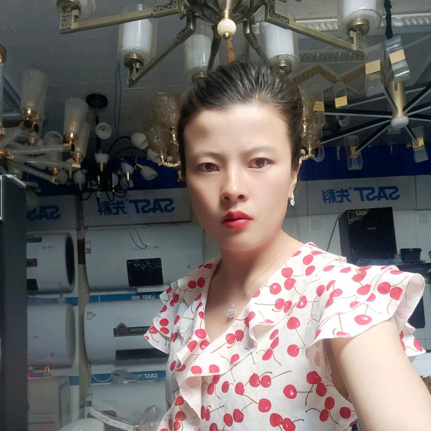 鲁屯光辉五金建材小覃