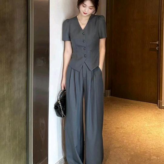宏伟服饰