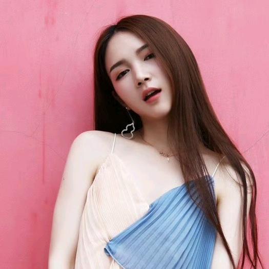 小姐姐的电车生活