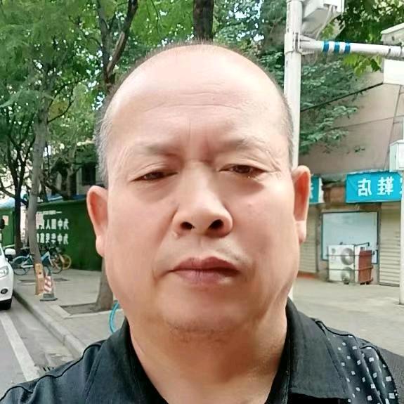 地摊哥 （每天晚上八点十分开播