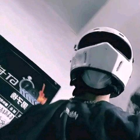 ༒