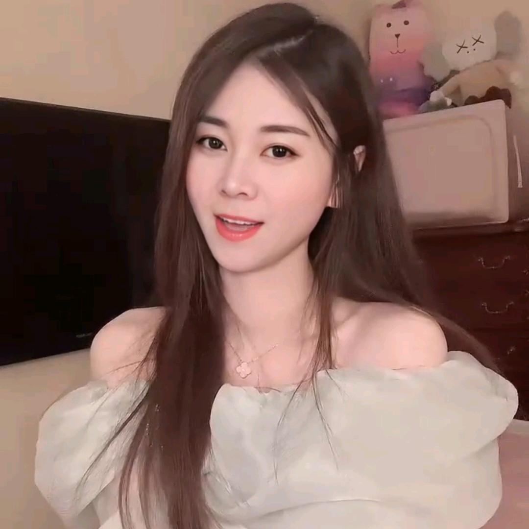 小美姐姐。(´｡✪ω✪｡｀)