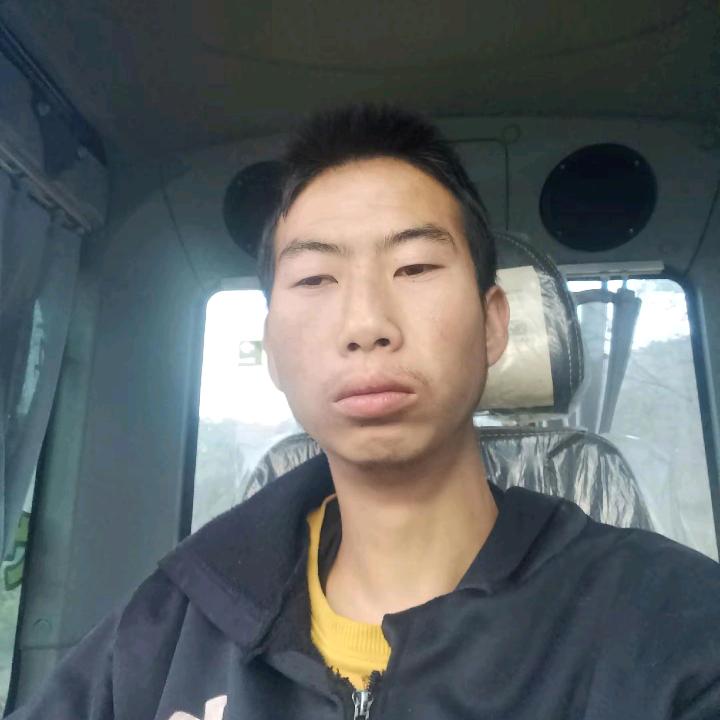 开挖机的小哥